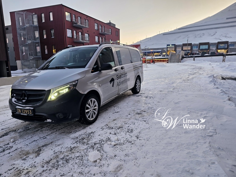 我的極地探險-騎雪地摩托車北極冰洞探索! - 第1張圖 我的極地探險-騎雪地摩托車北極冰洞探索!