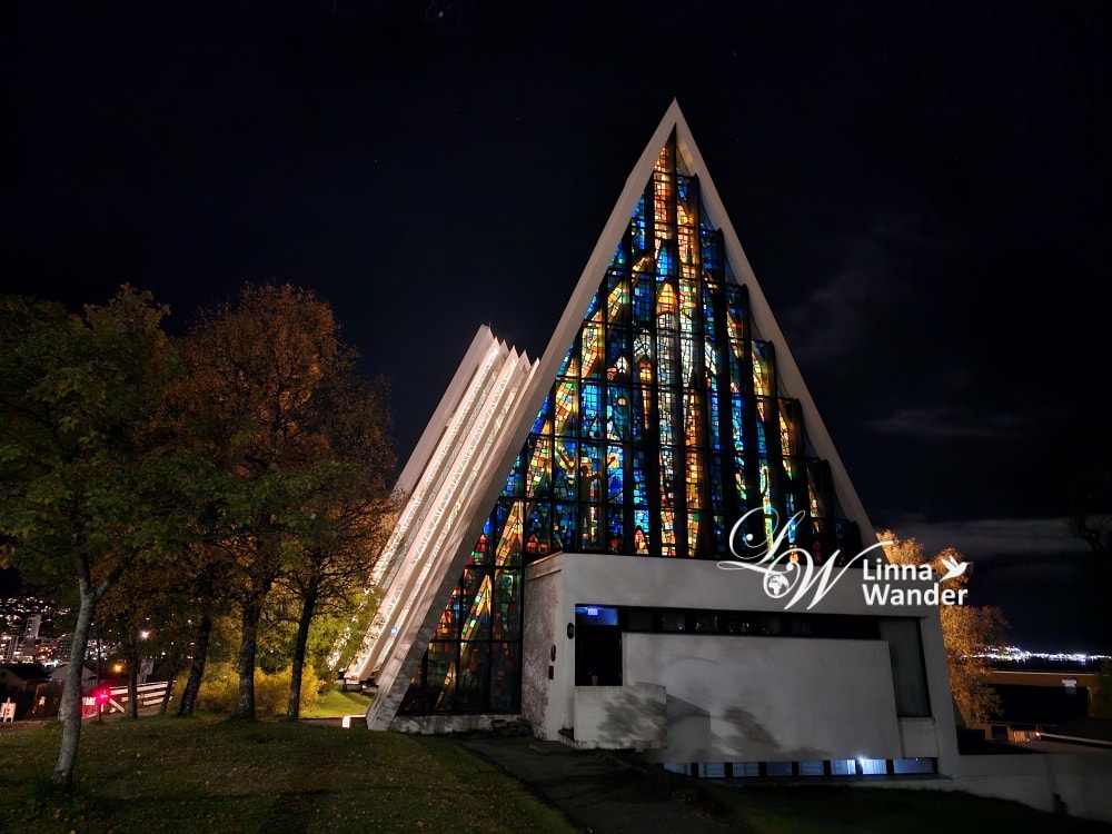Tromso-市區纜車Fjellheisen、北極大教堂Arctic Cathedral - 第3張圖 Tromso-市區纜車Fjellheisen、北極大教堂Arctic Cathedral